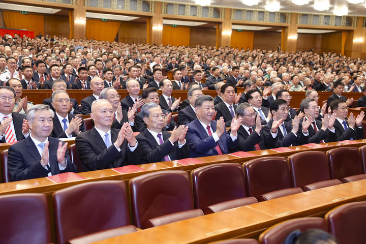 庆祝中华人民共和国成立75周年音乐会在京举行 习近平等党和国