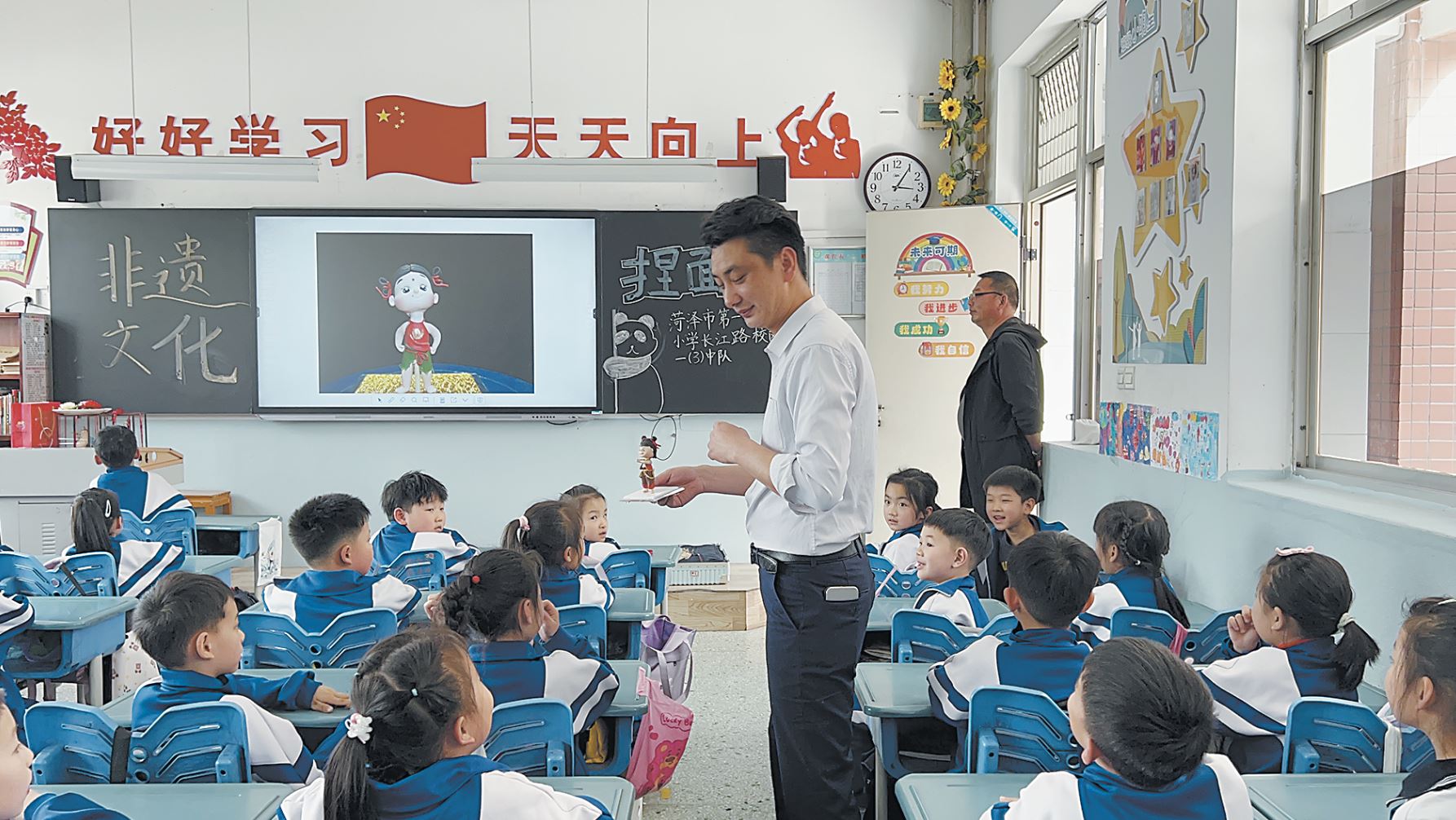 非遗面塑进课堂，孩子巧手捏“国宝”