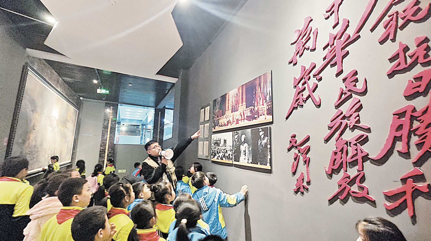 菏泽报业小记者清明祭英烈