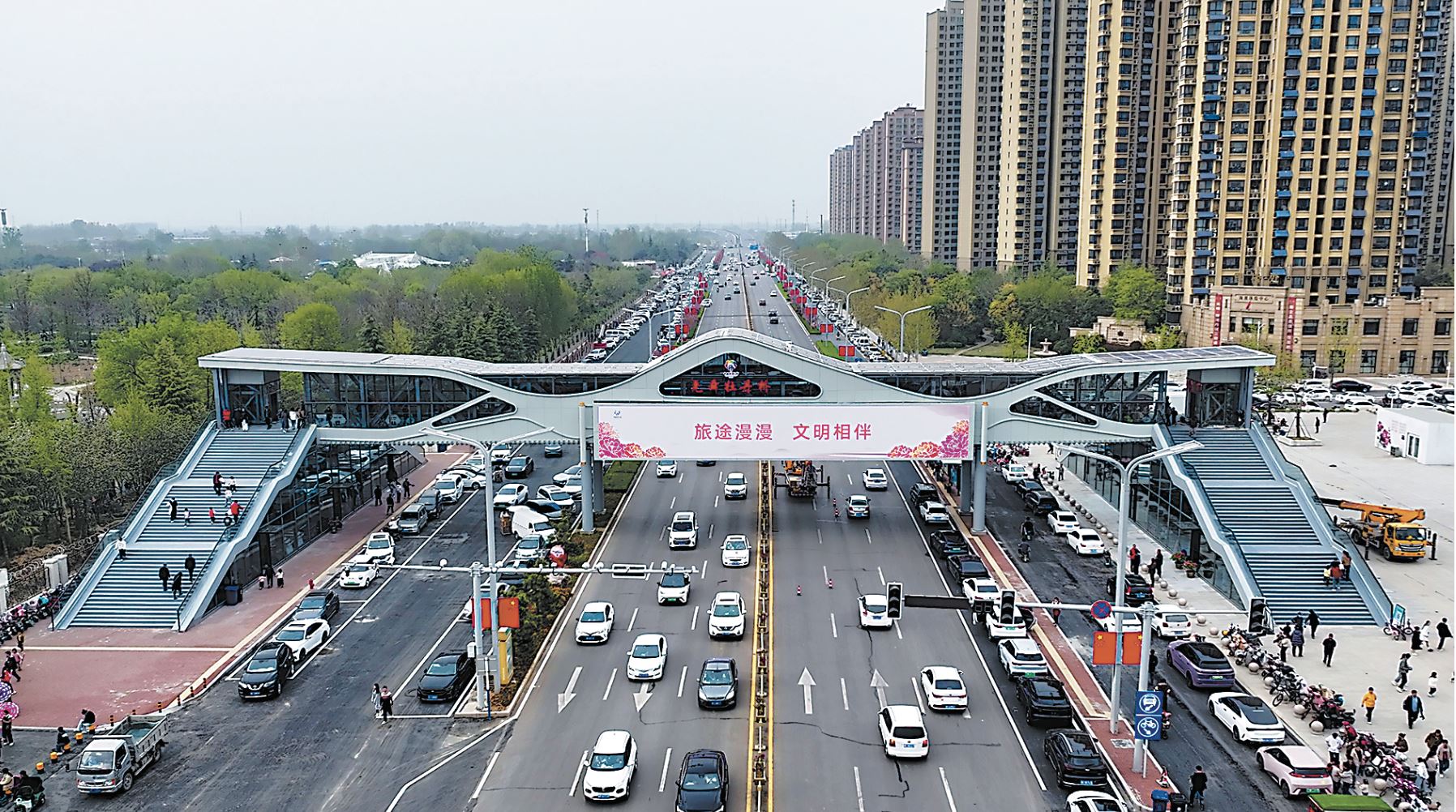 人民路人行天桥正式投用