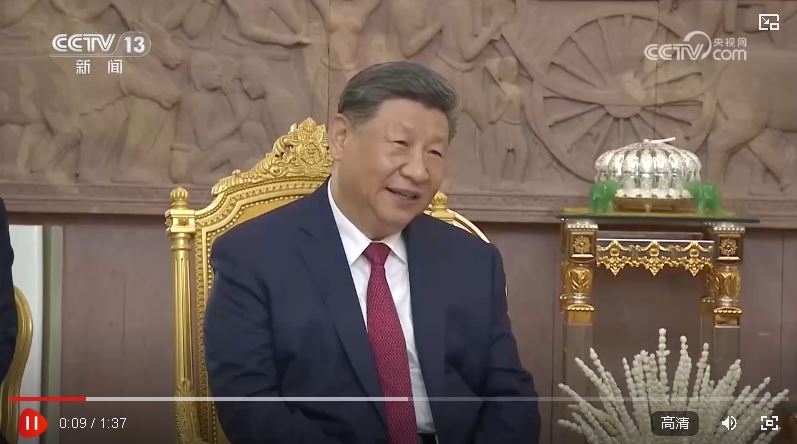 习近平会见柬埔寨太后莫尼列