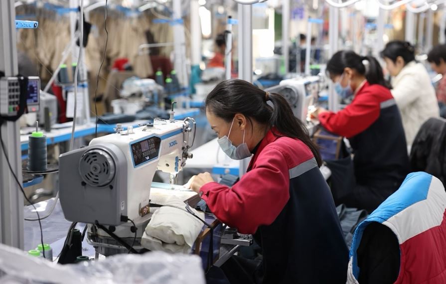 服装企业生产忙