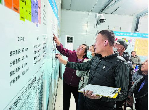 市区154户居民喜选回迁房