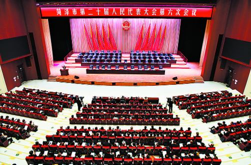 市二十届人大六次会议隆重开幕