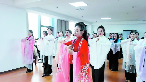 李萍：把优雅自信带给老年朋友