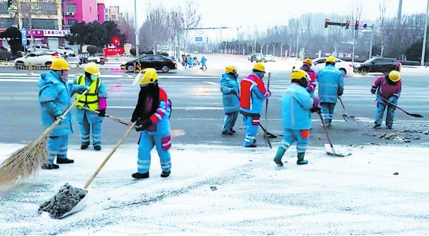 市区主道路雪停路净通畅