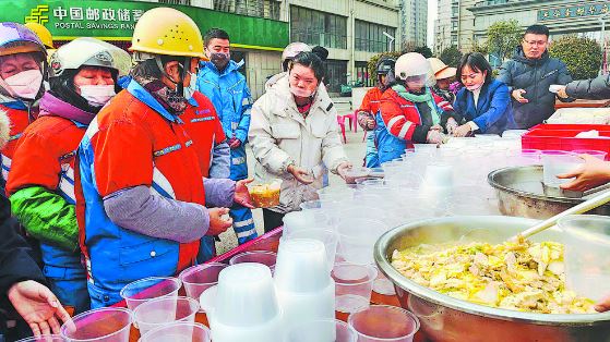 腊八送暖，致敬“城市美容师”