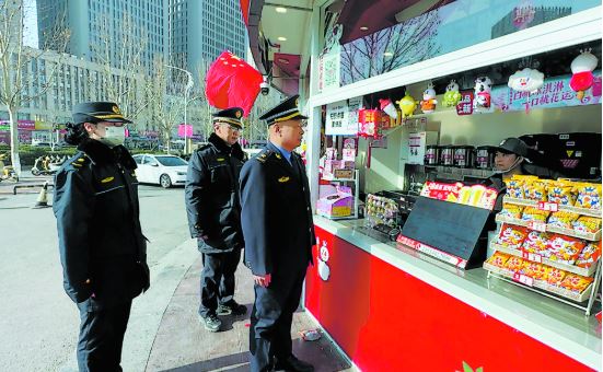 春节假期,他们守护城市烟火气