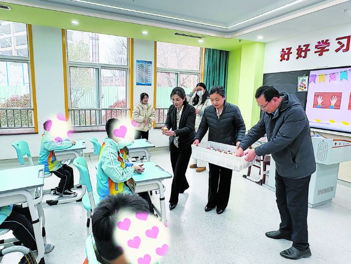 弘扬雷锋精神 关爱童心成长