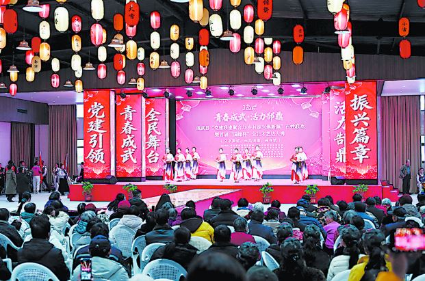 百姓登台唱主角