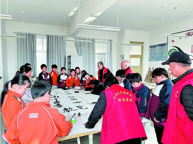 笔墨育新人 乡韵焕新彩