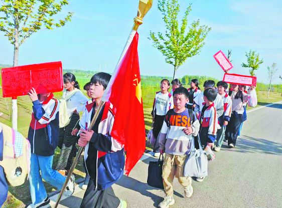 春日徒步觅芳踪