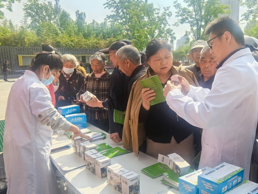市疾控中心开展全国肿瘤防治宣传周活动
