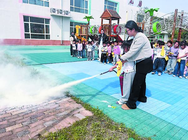 远离火灾危险，争当“安全小达人”