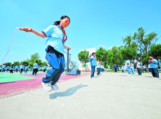 一根跳绳“跃”动校园