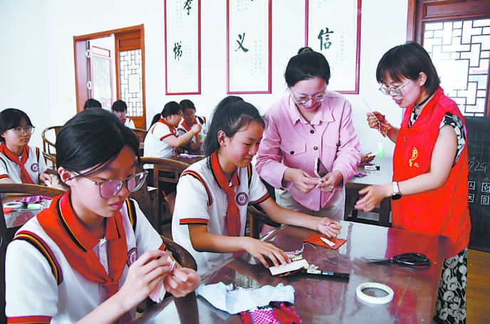 巧手践文明 手工润童心