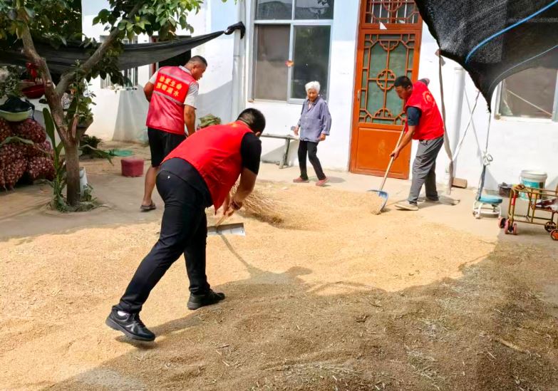 暖心助农护丰收