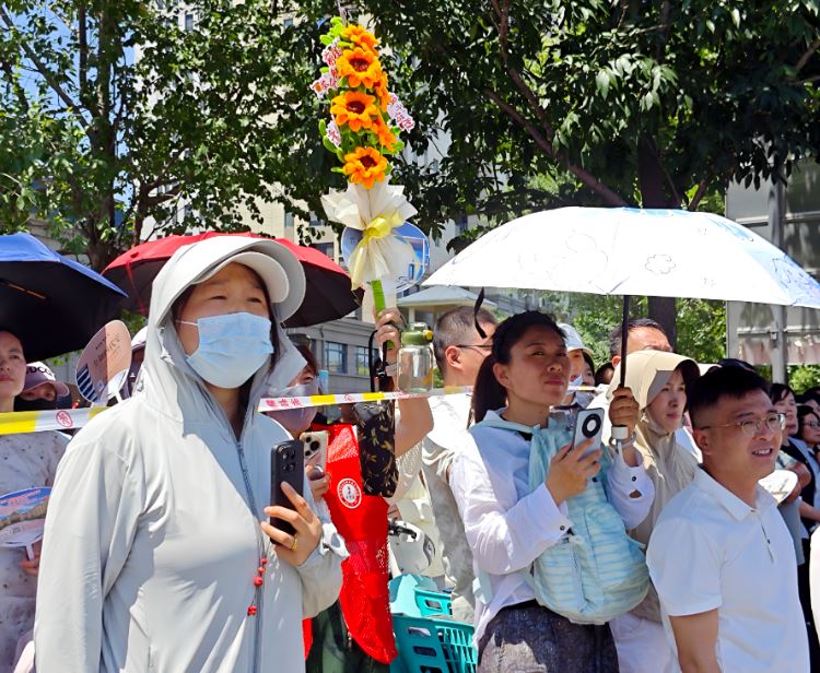 少年执笔逐梦 全城温暖护航